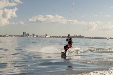 Wakeboardi sõit Pärnu lahel
